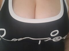 Bruneta deosebita, matura, dar diferita